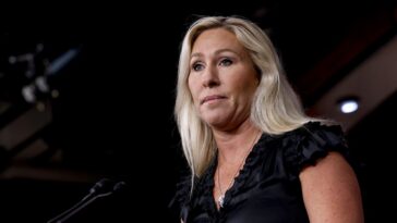 Les collègues républicains de Marjorie Taylor Greene souhaiteraient qu'elle fasse le STFU à propos de l'éviction de Mike Johnson