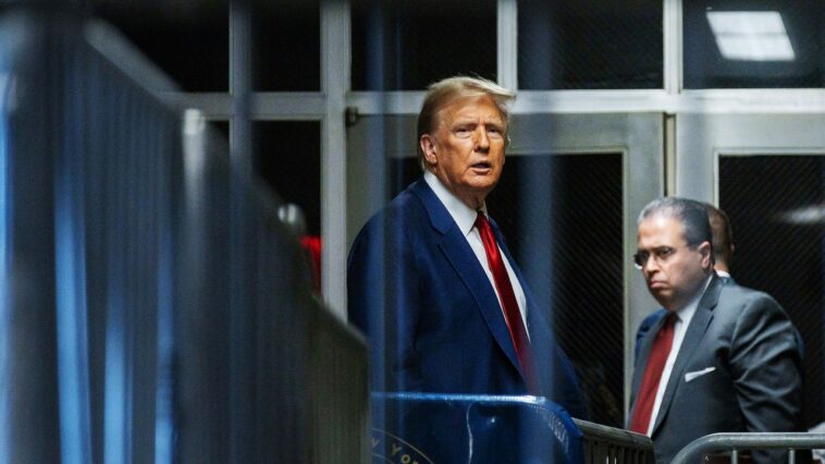 « Nous verrons comment cela se passe » : les journalistes se préparent à couvrir Trump lors du procès