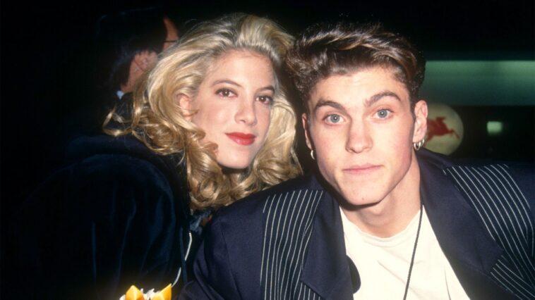 Tori Spelling dit que le « premier amour » Brian Austin Green est la dernière personne à lui avoir brisé le cœur