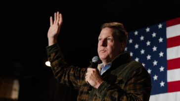 Trump attrape un autre grand républicain : Oh non, pas vous aussi, Sununu