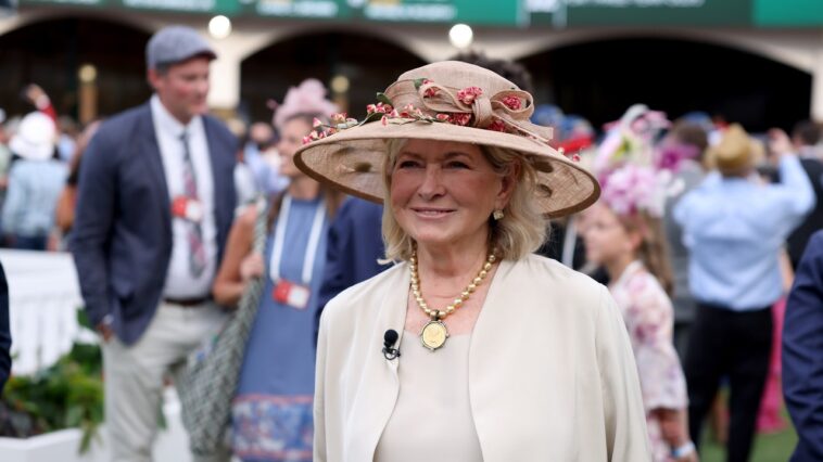 Travis Kelce, Martha Stewart, Tina Knowles et d'autres célébrités font la queue au Kentucky Derby