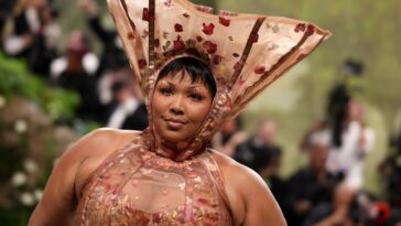 Découvrez l'évolution du look « Vase Dress » de Lizzo au Met Gala 2024