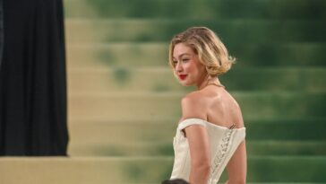 Le superbe look Thom Browne Met Gala 2024 de Gigi Hadid, en chiffres