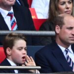 Le prince William et le prince George se dirigent vers le match Manchester City contre Manchester United