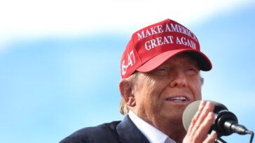 Donald Trump, un Adonis dans son esprit, déclare que le sénateur démocrate Jon Tester « a l’air enceinte »