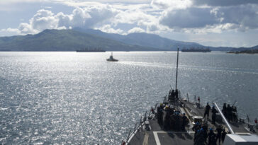 170623-N-ZW825-577 SUBIC BAY, Republic of Philippines (June 23, 2017) Arleigh Burke-class guided-missile destroyer USS Sterett (DDG 104) departs Subic Bay, Republic of Philippines at the conclusion of a scheduled port visit. Sterett is part of the Sterett-Dewey Surface Action Group and is the third deploying group operating under the command and control construct called 3rd Fleet Forward. U.S. 3rd Fleet operating forward offers additional options to the Pacific Fleet commander by leveraging the capabilities of 3rd and 7th Fleets. (U.S. Navy photo by Mass Communication Specialist 1st Class Byron C. Linder/Released) - cc Flickr Naval Surface Warriors, modified - https://creativecommons.org/licenses/by-sa/2.0/
