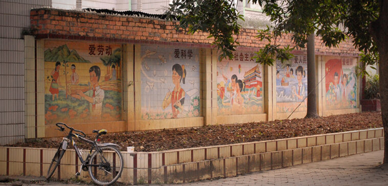 Éducation à la sécurité nationale en Chine et à Hong Kong cc timquijano, modified, https://flickr.com/photos/timquijano/5359545964/in/photolist-26RLn4c-7j77jH-9SFJFQ-9aB5hU-k8R5Ex-5rfszF-2gsLnWE-2j3duBt-2j3g8ZU-draBNK-8vfhm3-7jEYVV-9t7LyT-k8SXuh-2mBXThA-k8Qt3T-6UH4cM-draBxM-draBJ4-dZHKZD-9Fgm2k-draCYc-draNAu-2jcyRuW-draN8W-draMPN-draBBi-draCgc-draMM7-2jcxvjb-9dsdVR-draCpV-dZPtdo-dQ3ESr-9oKaiK-eb5AZT-9w7qm9-draMDN-eb5B1F-2n9uxzy-2gNgTj4-3PcAX-2ogeXGV-draMYs-81zqvC-k8R35n-47E5tn-6UH9gr-ghCbj-VXnYeS