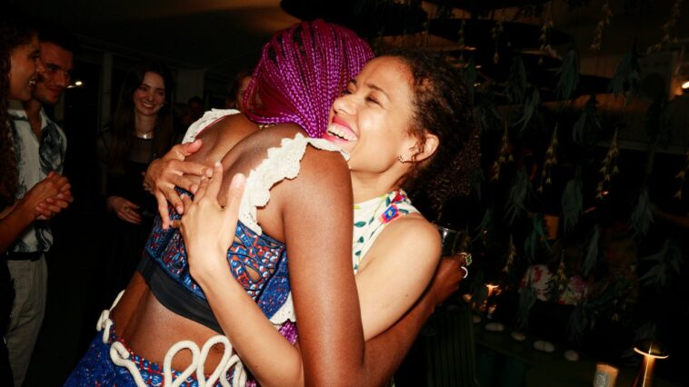 « Glastonbury pour les jardiniers » : Gugu Mbatha-Raw et d’autres célèbrent avec style le RHS Chelsea Flower Show 2024 « Glastonbury pour les jardiniers » : Gugu Mbatha-Raw et d’autres célèbrent avec style le RHS Chelsea Flower Show 2024