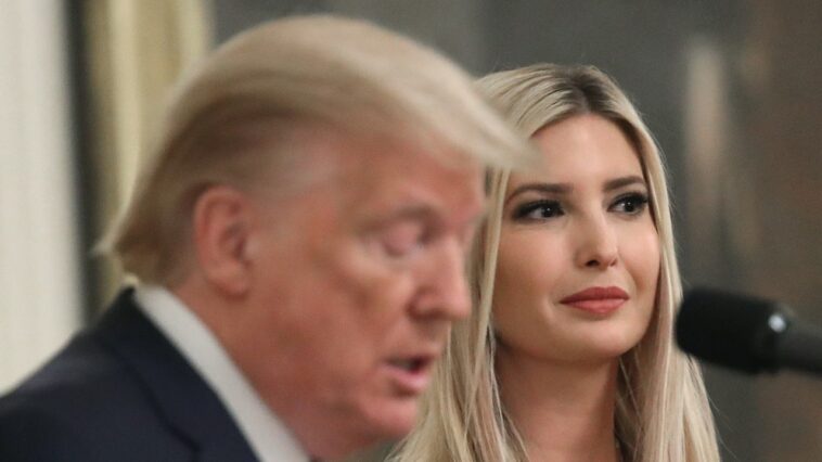 Ivanka Trump a « eu envie » de rejoindre son père dans la campagne et dans un éventuel second mandat : rapport Ivanka Trump a « eu envie » de rejoindre son père dans la campagne et dans un éventuel second mandat : rapport