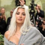Kim Kardashian qualifie la respiration dans son corset dramatique du Met Gala 2024 de « forme d’art »