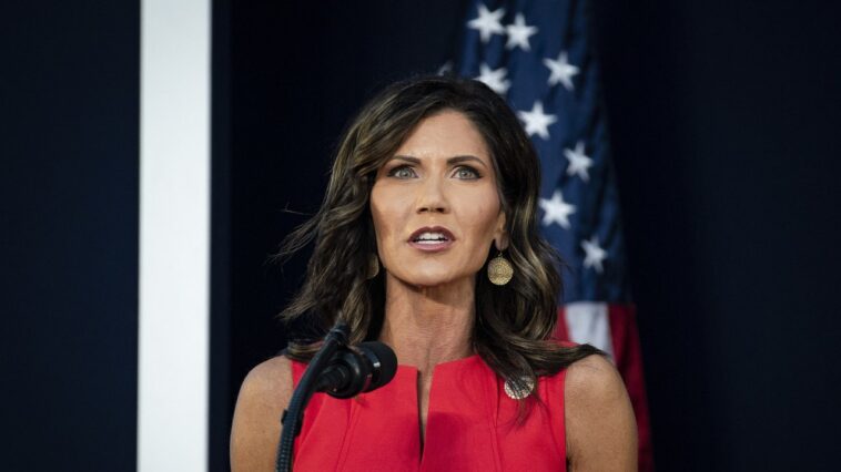 Kristi Noem pense toujours qu'elle a une chance de devenir vice-présidente de Trump Kristi Noem pense toujours qu'elle a une chance de devenir vice-présidente de Trump