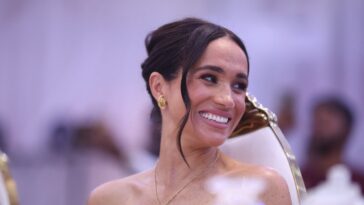 Meghan Markle porte un bijou sentimental de la princesse Diana au Nigeria