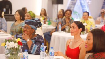 Ngozi Okonjo-Iweala, l'amie de Meghan Markle, lors de son voyage au Nigeria : "Nous devons nous amuser"
