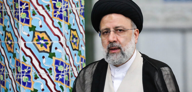 cc Maryam Kamyab, modified, https://simple.m.wikipedia.org/wiki/File:Raisi_in_2021-02.jpg
