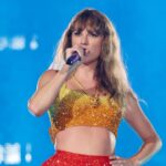 Taylor Swift a crié encore et encore Travis Kelce pendant qu'il dansait lors de la tournée Eras à Paris