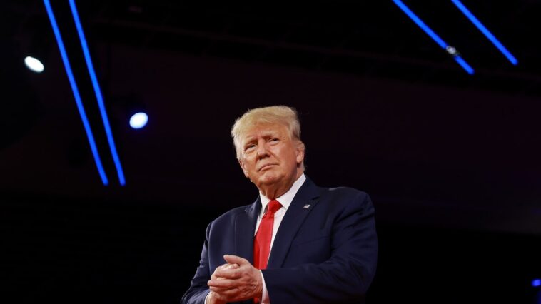 Trump dit qu'il n'empêcherait pas les États de suivre les grossesses individuelles afin de pouvoir poursuivre en justice les personnes surprises en train d'avorter