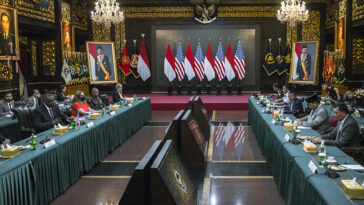 cc U.S. Secretary of Defense, modified, https://flickr.com/photos/secdef/52514169919/in/photolist-2o1uR9K-2o1uQom-2o1ttpS-2o1wiu7-2o1qYNd-2o1uMfc-2oEAtTs-2nUamN9-2pAjKdc-2o1r5Hj-2o1tryh-2o1tudF-2nr2LVR-2o1wbNX-2oEA6q8-2nqXHgU-2oEy6Je-2nr3YqR-2nqXHgi-2keTedf-2o2NhJH-2keXvw8-2keTdZV-2hXoLu1-2mKUYiD-2mKUYJP-2mKYakK-2jC8jeF-2keTbhk-2jC8kkZ-2keTfSx-2keTfMC-2keX54t-2keXrEA-2om4ytk-2jCbPRU-2jCcG5v-NPpjWS-2keX4cJ-2keXvCa-2keXwGu-2keT8Xf-2keWYYt-2keXsTx-2keXtQ2-2keXsm5-2keXtEc-2keXszr-2keXsMq-2keWYdk - Secretary of Defense Lloyd J. Austin III participates in a bi-lateral meeting with Indonesian Defense Minister Prabowo Subianto, Nov. 21, 2022. Secretary Austin’s visit will drive progress on key bilateral initiatives to support interoperability, capability development, and the professionalization and modernization of the Indonesian Armed Forces. (DoD photos by Chad J. McNeeley)