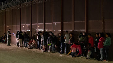 cc U.S. Customs and Border Protection - 005, modified, https://commons.wikimedia.org/w/index.php?search=US%20mexico%20border%20crossing&ns0=1&ns6=1&ns12=1&ns14=1&ns100=1&ns106=1#/media/File:2019_US_Mexico_Border_Crossing_apprehension_(48036606282).jpg