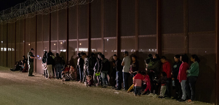 cc U.S. Customs and Border Protection - 005, modified, https://commons.wikimedia.org/w/index.php?search=US%20mexico%20border%20crossing&ns0=1&ns6=1&ns12=1&ns14=1&ns100=1&ns106=1#/media/File:2019_US_Mexico_Border_Crossing_apprehension_(48036606282).jpg