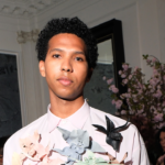 Le photographe Tyler Mitchell jongle avec deux défilés d'été sur deux continents