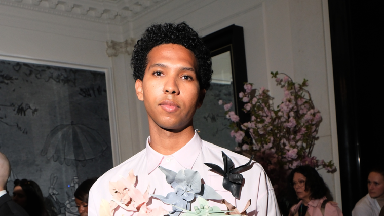 Le photographe Tyler Mitchell jongle avec deux défilés d'été sur deux continents