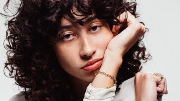 Towa Bird veut être un nouveau type de rockstar