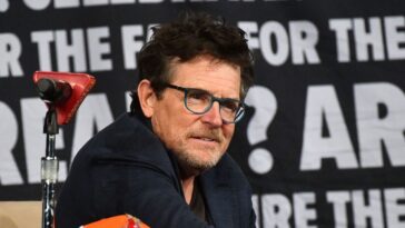 Michael J. Fox joue avec Coldplay pendant son concert à Glastonbury