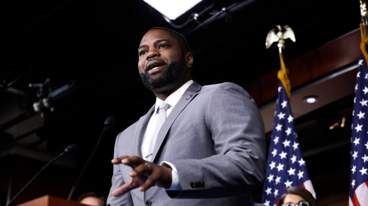 Byron Donalds, candidat à la vice-présidence de Trump, déclare que la Cour suprême devrait intervenir sur la condamnation de Trump