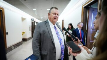 « Ça va être super intéressant » : le démocrate Jon Tester peut-il gagner à nouveau dans le pays Trump ?