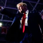 Dénigrer, s'amuser et jouer les victimes : les coulisses du blitz de messages de Trumpworld avant le débat Dénigrer, s'amuser et jouer les victimes : les coulisses du blitz de messages de Trumpworld avant le débat