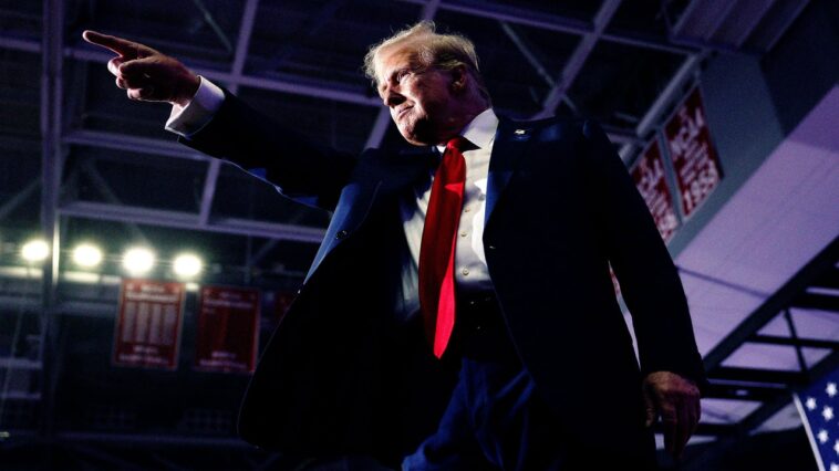 Dénigrer, s'amuser et jouer les victimes : les coulisses du blitz de messages de Trumpworld avant le débat Dénigrer, s'amuser et jouer les victimes : les coulisses du blitz de messages de Trumpworld avant le débat