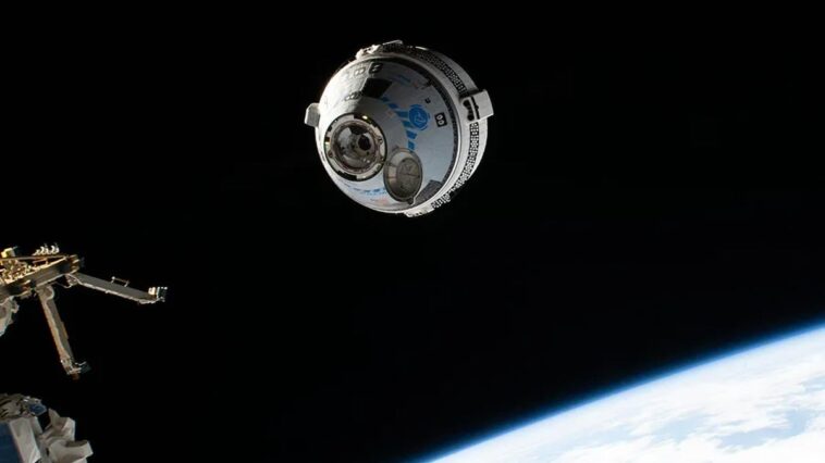 Fuites d'hélium et pannes de propulseur : le drame d'amarrage à enjeux élevés du Boeing Starliner Boeing’s Starliner Crew Ship Docking to the International Space Station