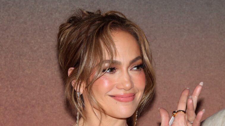 Jennifer Lopez, « malade du cœur », annule sa tournée ambitieuse du stade