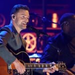 Justin Timberlake se plaint de la « semaine difficile » lors de son premier concert après son arrestation pour conduite en état d'ébriété