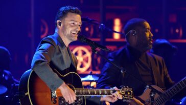 Justin Timberlake se plaint de la « semaine difficile » lors de son premier concert après son arrestation pour conduite en état d'ébriété