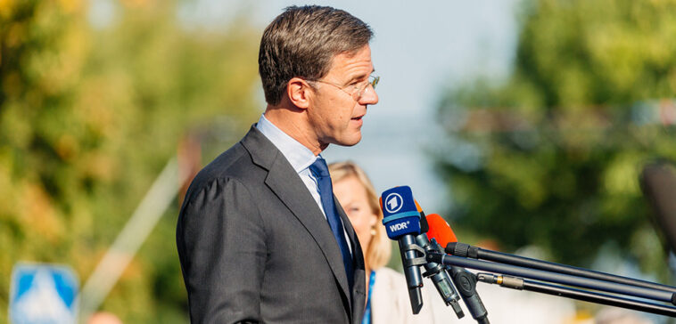 cc EU2017EE Estonian Presid, modified, https://flickr.com/photos/eu2017ee/37131297730/in/photolist-YzaBbs-XTdq9f-YTHsff-XTfAB5-8Ntw2M-8Ntw5B-DTrjmd-2pjRsn5-2pPtu5S-28NukB4-28NukwV-27qzJTi-22FiRcw-8NwABC-jedTVk-jedU6k-jeeCCq-jeeCn5-jegFuA-cbLc7d-zp9gAk-8NtvqR-9kenWh-39d6e6-2ndVoSg-8NwAzq-mqPDNR-mqWChG-2nZz3Qu-eqCpas-K9xFYa-27qzK36-K9xFNk-27qzJND-qmkqs2-p69TDe-7EryLq-426US6-28J75CA-2ghqCN4-aMWjAT-dr1amV-nmtnQe-dqRrpd-epGckP-8NtvWz-epGdo8-dqRoX9-epG7HK-2nZz3Rm