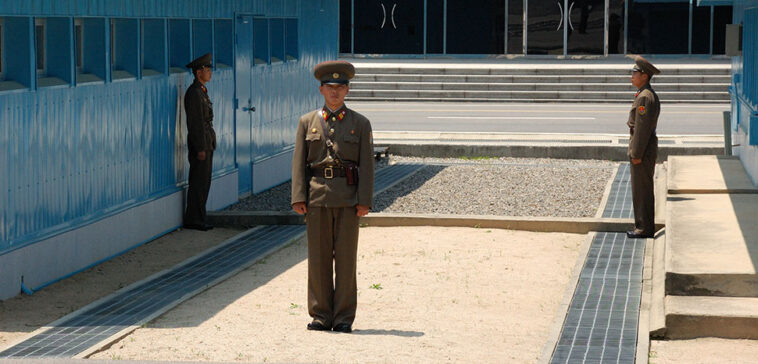 La « guerre des déchets » reflète l’instabilité croissante dans la péninsule coréenne (stephan), modified, https://flickr.com/photos/fljckr/2604186687/in/photolist-4Y88Yt-nwTTmz-gmhCB9-nPnTq8-nRapRk-nPjChh-nPnY2n-4KeCpB-4YcnYS-4Ycoc1-5SEJ3d-4YcnP5-V3yQiu-5U5w9s-V3yQBA-URD2cN-URD2n7-ozkH4B-5pMpWv-dL6bnV-ozkHga-oMCpzf-5zMZ37-5WuViZ-4KiUah-4KeC2T-oMCpsb-ib3Xdw-iaYhWu-5U7FHF-2dmdiAb-5WzbHS-2iZXkQN-7u9goA-SusC86-SqMnXE-iaXrW2-2j12BZn-SfAGsy-88Tkxx-ohR9AW-nzRK5E-nkpdGf-iaYEvb-p55BTu-iaXQ2M-iaY3hC-4KeC9P-4KeC72-ib1eAW