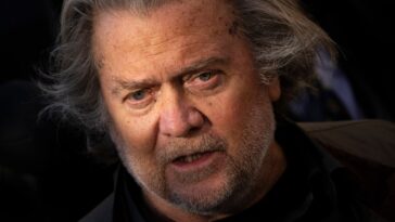 Le conseiller de Trump, Stephen Bannon, a jusqu'au 1er juillet pour se rendre à une peine de 4 mois de prison