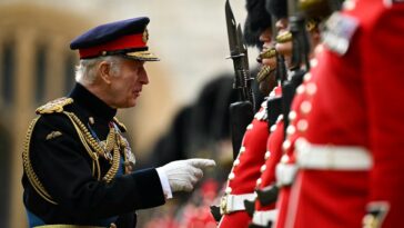 Le roi Charles «ne fera pas ce qu'on lui dit», plaisante la reine Camilla