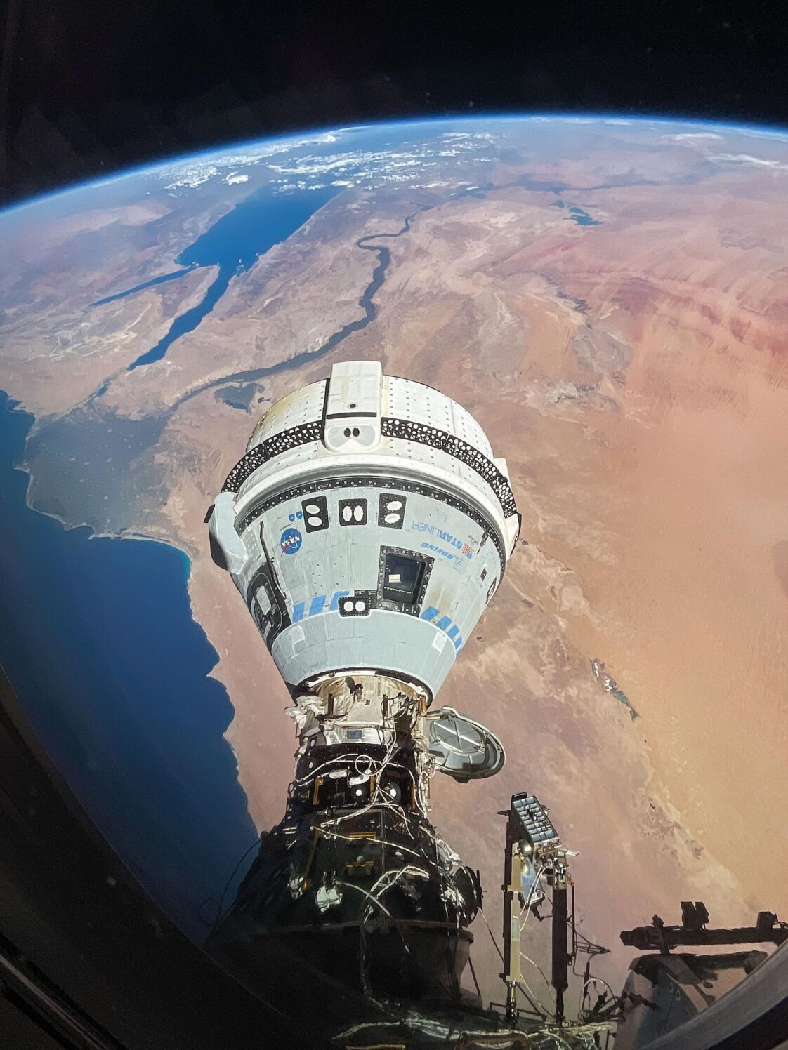 Les équipages de la Station spatiale et de Starliner effectuent des ...