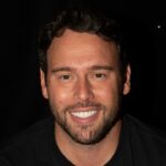 Scooter Braun quitte enfin son emploi au lycée