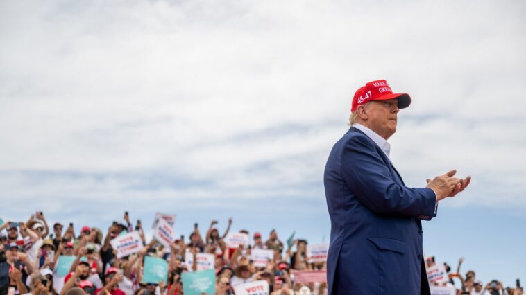 Trump prêche l’évangile des griefs lors d’un rassemblement étouffant après sa condamnation
