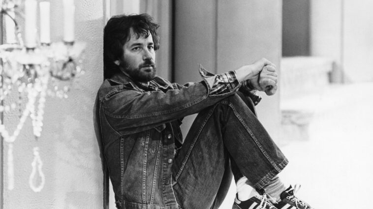 Un premier aperçu de la façon dont les réalisateurs s'habillent, un nouveau livre du studio indépendant qui maîtrisait le merch