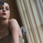 Emma Corrin s'est sentie « libre d'être fluide » avec la mode à l'avant-première de Deadpool & Wolverine