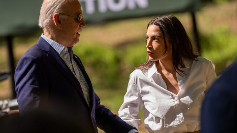 AOC demande aux gens de soutenir Joe Biden : « L’affaire est close »