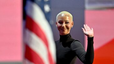 Amber Rose, qui a lancé la marche anti-viol des salopes, est désormais une adepte à part entière du mouvement MAGA