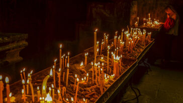 cc Ralf Steinberger, modified, https://flickr.com/photos/ralf-steinberger/32218223072/in/photolist-R61PfG-6rVafL-a5suBB-LJVBLu-ab4joX-M4pYjk-jXJAeg-48r82e-LYcfZ2-5szitZ-5sDEUU-8y1nQP-8ZpTmQ-X6nNGL-2psFXaT-2owBtGq-2dSfeeu-e7WKhE-SNxVwj-2owGbBb-e7Rabe-2owBDAJ-ahZRdG-2oA7JVr-e7R4d2-e7RchV-e7ReRX-e7Rghv-2oA5pej-7zz4E8-e7RbMK-hsPWVZ-e7WGx5-2owGCz3-e7WGe7-e7WPjQ-e7WVtW-hsNsX4-Lf1nqo-e7RbZv-LJVEUU-e7WSNw-e7WJr7-e7R6iv-e7R3gc-e7RfDe-5kZtkW-JeiSj2-e7RaUc-hsM9bF