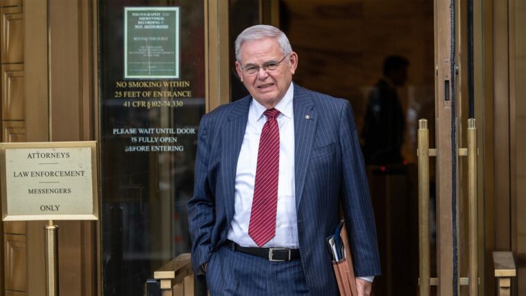 Bob Menendez reconnu coupable de corruption et d'accusations d'agent étranger Bob Menendez reconnu coupable de corruption et d'accusations d'agent étranger