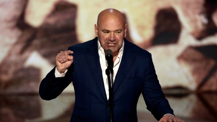 Dana White joue le rôle de l'homme qui fait la promotion de Trump