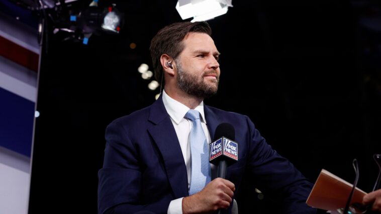 JD Vance déclare que ses remarques sur Kamala Harris et les « dames aux chats sans enfants » étaient du « sarcasme » dans une interview avec Megyn Kelly JD Vance déclare que ses remarques sur Kamala Harris et les « dames aux chats sans enfants » étaient du « sarcasme » dans une interview avec Megyn Kelly